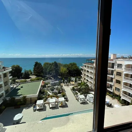 Luxury Penthouse At Valencia Gardens Апартамент Бургас