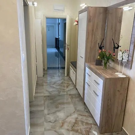 Luxury Penthouse At Valencia Gardens Апартамент *