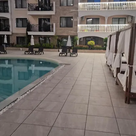 Luxury Penthouse At Valencia Gardens Бургас